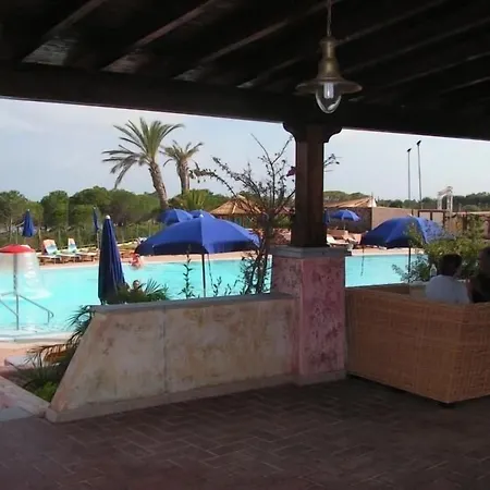 Lägenhetshotell Il Borgo Di Porto Corallo 4*
