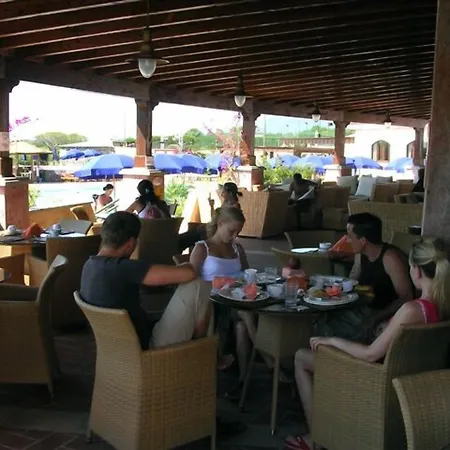 Lägenhetshotell Il Borgo Di Porto Corallo 4*