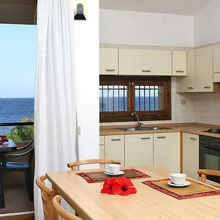 Il Borgo Di Porto Corallo