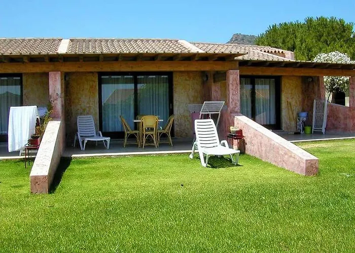 Il Borgo Di Porto Corallo מלון דירות