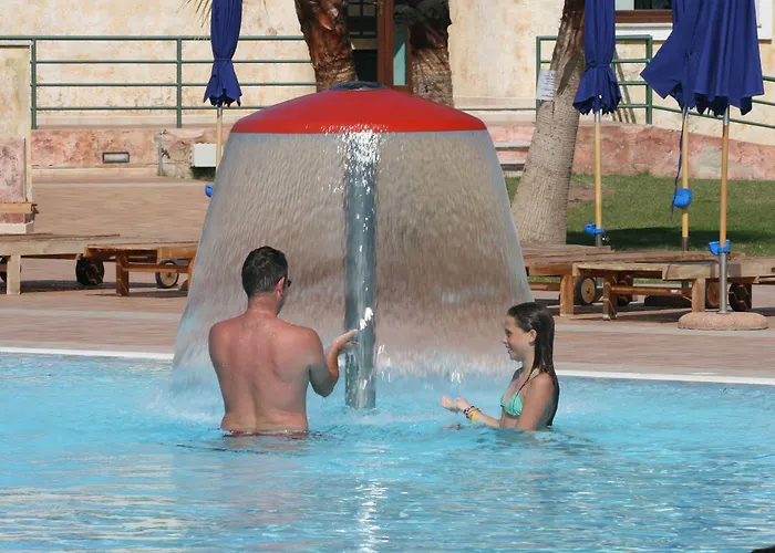 Aparthotel Il Borgo Di Porto Corallo 4*