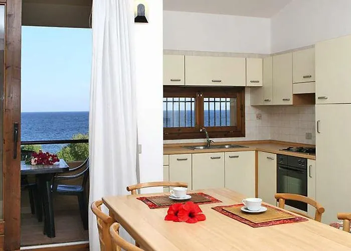 Il Borgo Di Porto Corallo